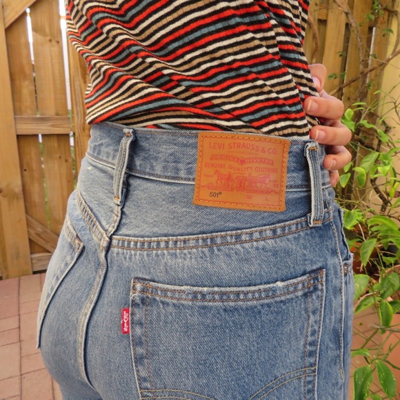 NWT Levi’s 501 Original Cropped and Distressed - Picture 4 of 8